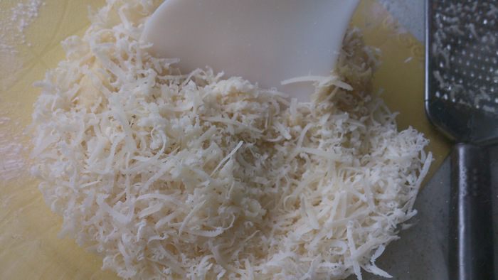 Куриный суп с цветными клецками