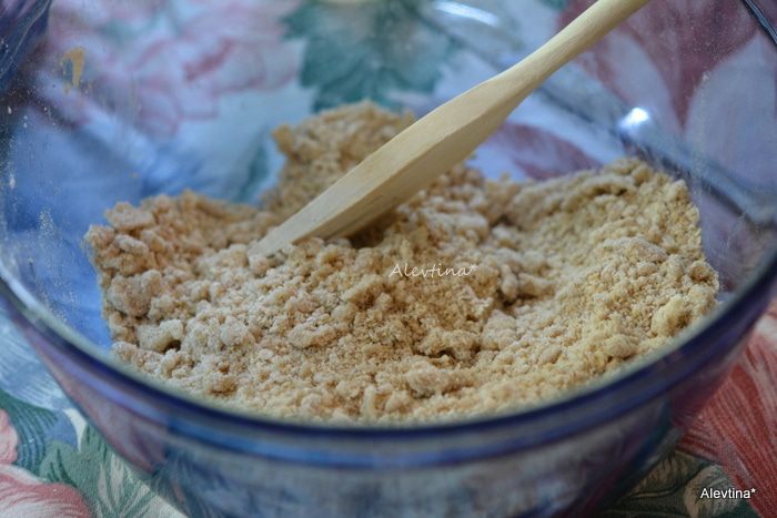 Яблочный пирог с орехами и шоколадом