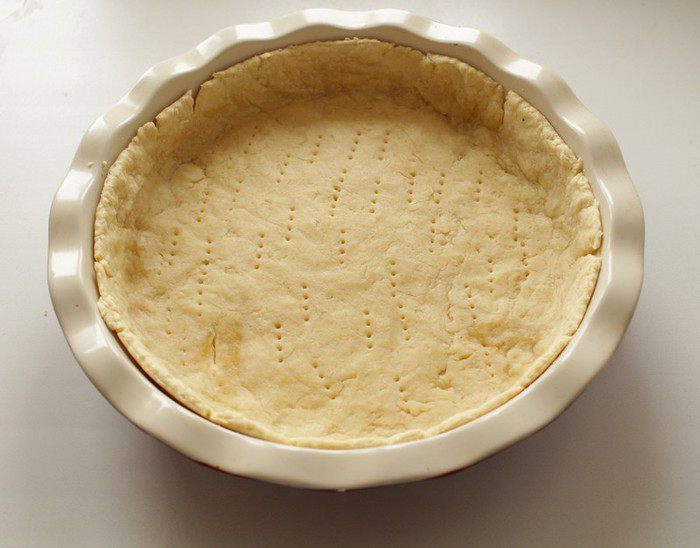 Тарт со сливами, рикоттой и миндалем