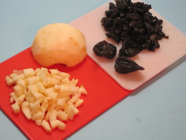 Булочки с начинкой из чернослива и яблок