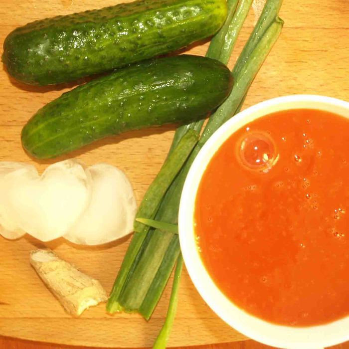 Ледяной томатно-огуречный суп