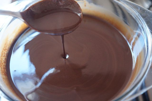 Натуральный черный шоколад из тертого какао 