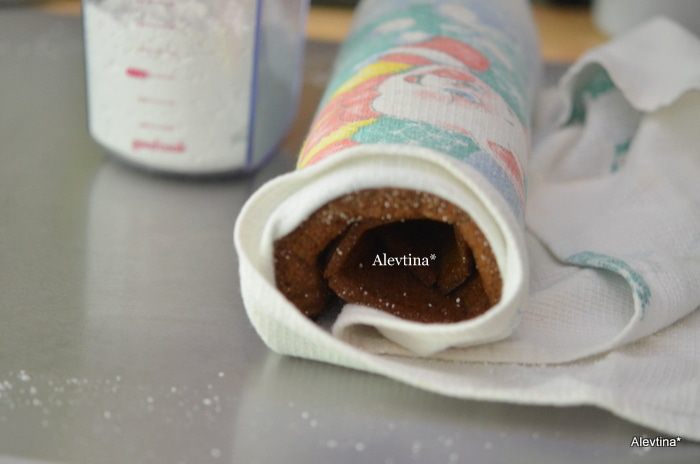 Рулет шоколадный с арахисовой пастой