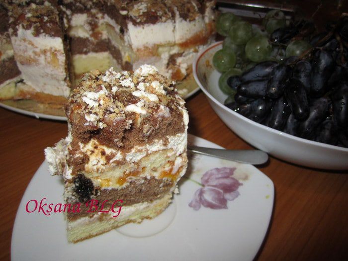 Двухцветный бисквитный торт..