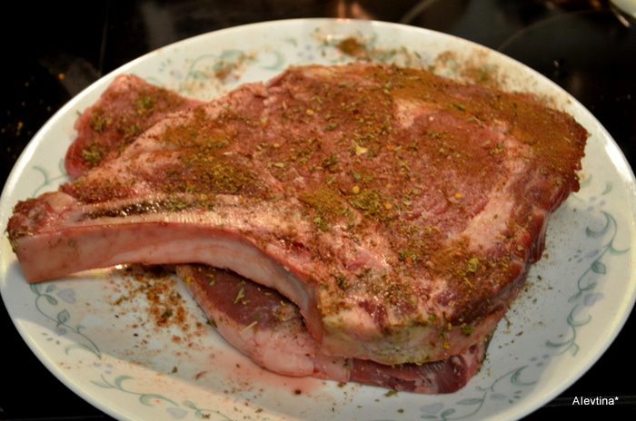 Стейк с корицей и чили перцем