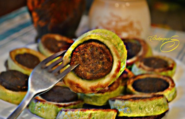 Печеночные оладьи в кабачках 