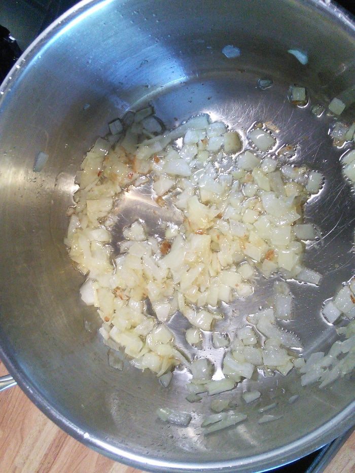 Баклажаны в томатном соусе с изюмом