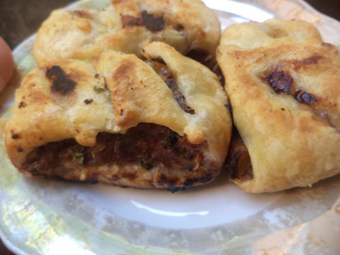 Слоеные пирожки с мясной начинкой