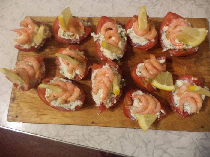 &amp;quot;Кораблики&amp;quot; из помидоров с креветками