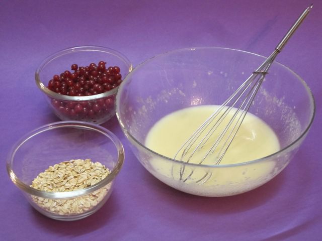 Смородиновые маффины с безе