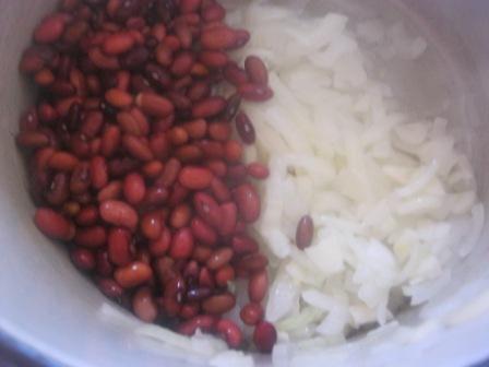 Суп из красной фасоли и томатов