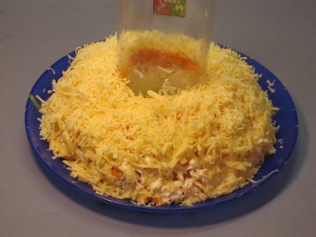 Салат с кальмарами