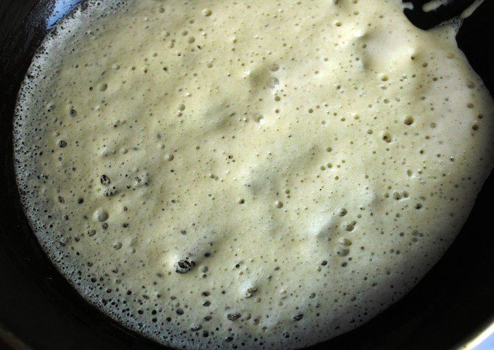 Дрожжевые блины на топленом молоке