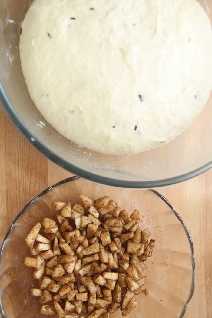 Яблочный хлеб с розмарином