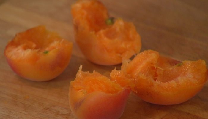 Утиные грудки с абрикосами