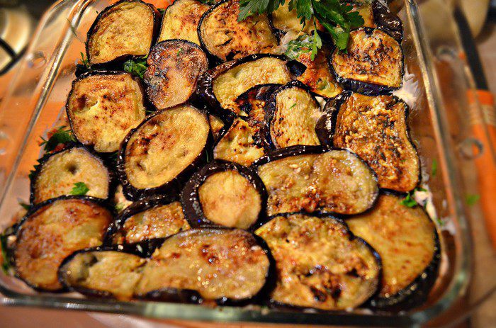 Пикантная закуска из баклажанов