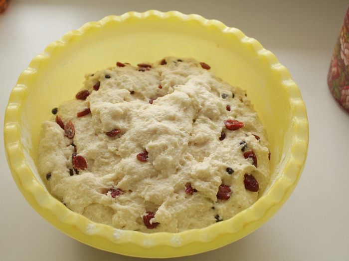 Кулич творожный с вяленой клюквой