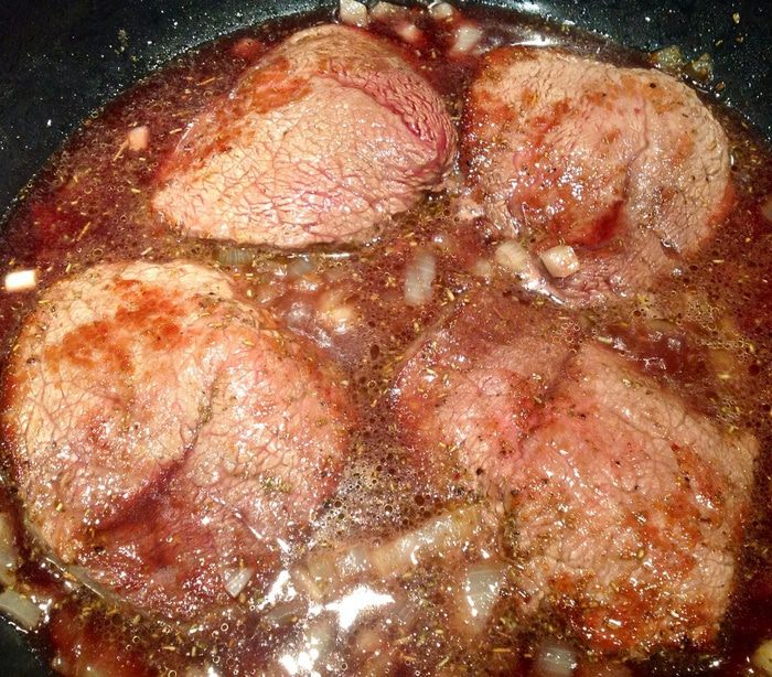 Говядина, тушенная с морковью