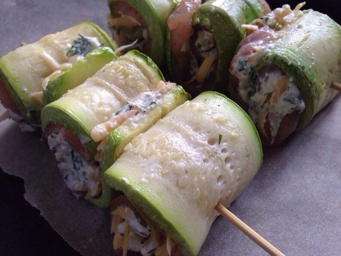 Рулетики из кабачков с курицей и творожной начинкой