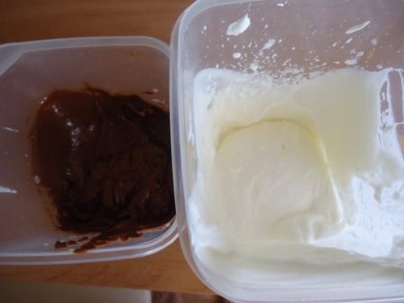 Миндальный рулет с шоколадным муссом