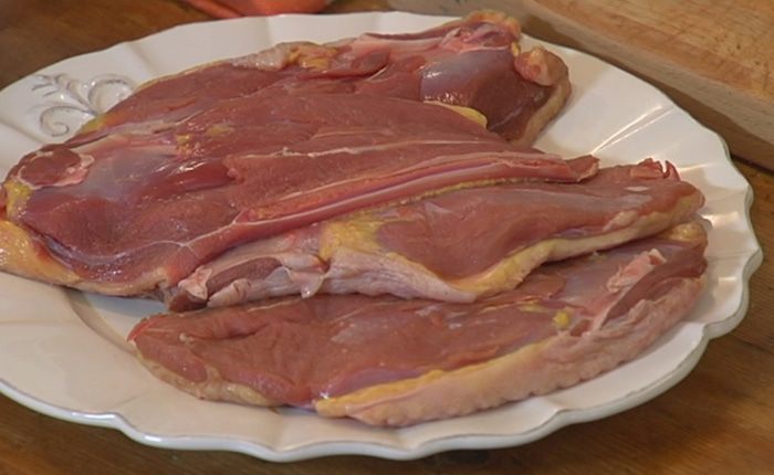 Утиные грудки с абрикосами