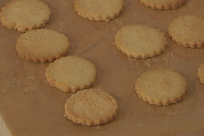 Печенье с малиновым джемом