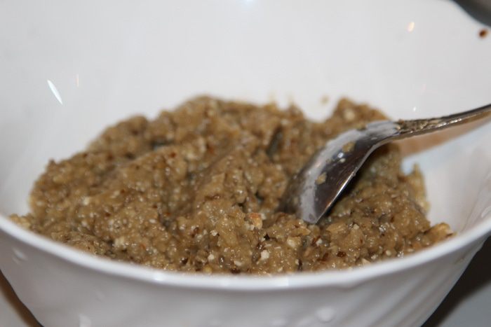 Мутабаль с грецкими орехами и зеленью