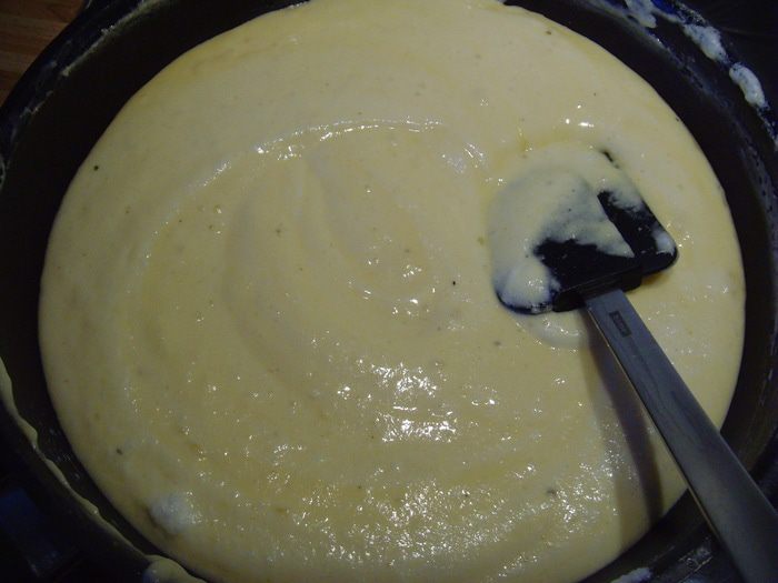 Рулет-суфле с пармезаном и вялеными томатами