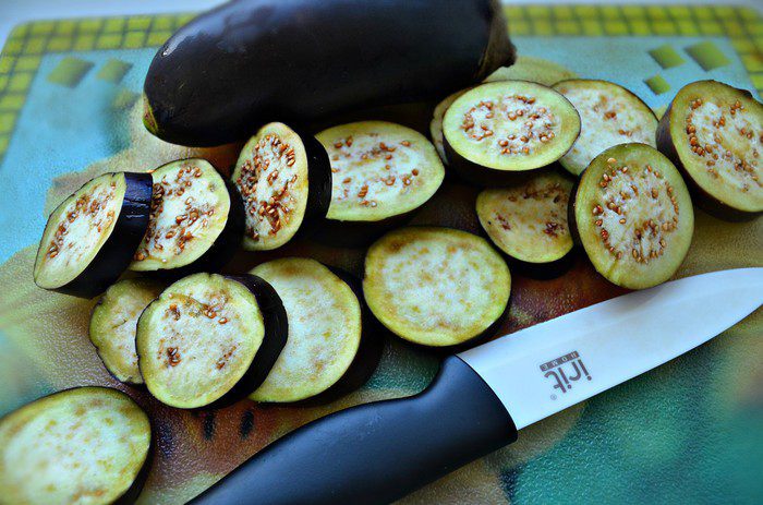 Пикантная закуска из баклажанов