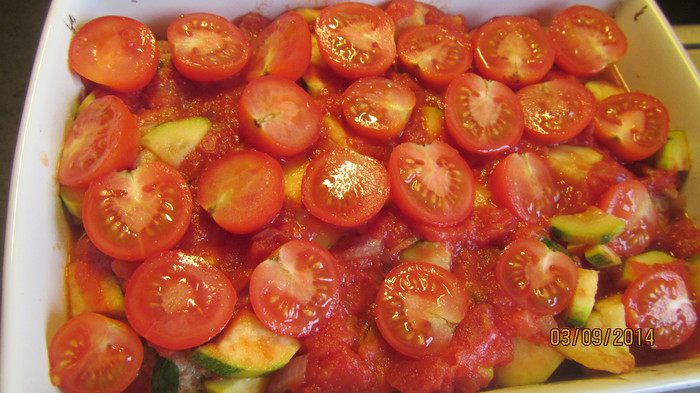 Фрикадельки, запеченные с овощами