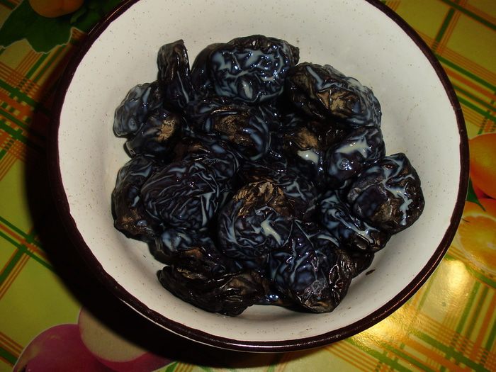 Шоколадный торт с черносливом