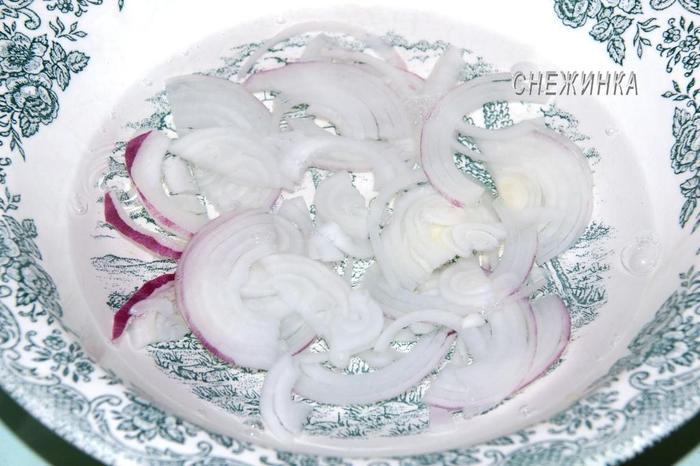 Салат с куриными сердечками и виноградом