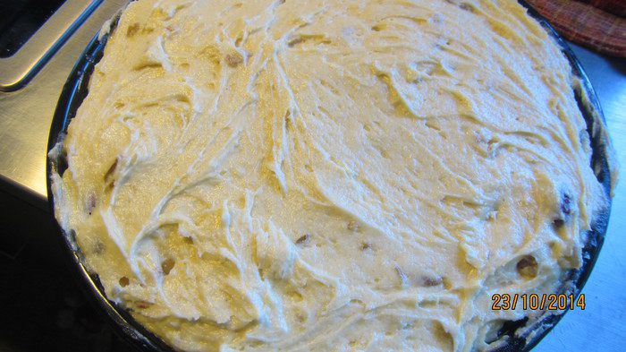 Пирог-перевертыш с грушей, клюквой и имбирем