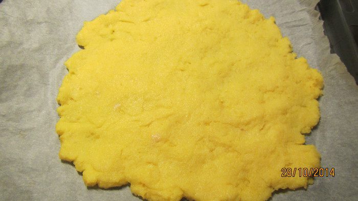 Пицца с грибами и ветчиной