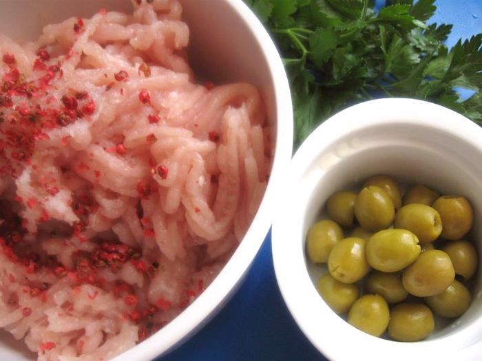 Террин  куриный с  грибами, оливками и зеленью