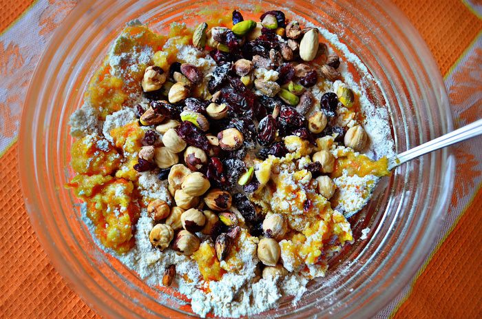 Бискотти с вяленой вишней, фундуком и фисташкам