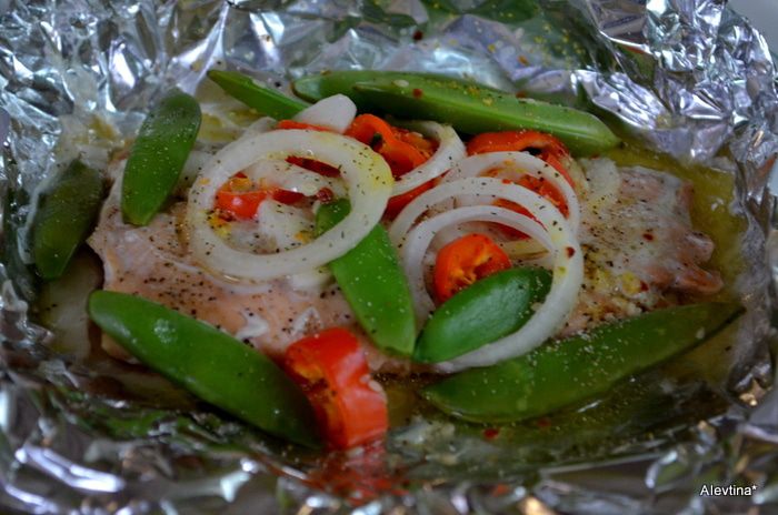 Семга с овощами в фольге