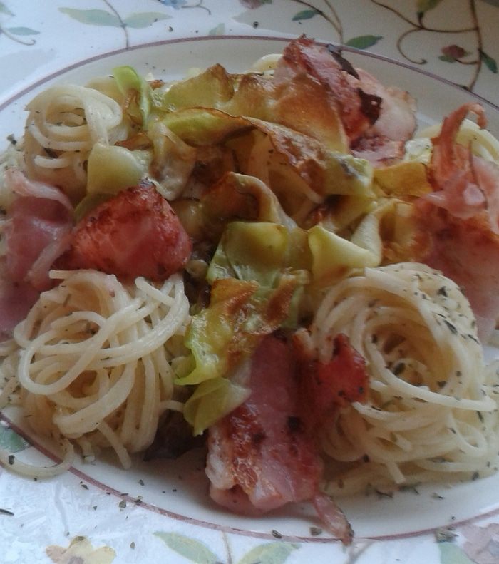 Спагетти с беконом и кабачком