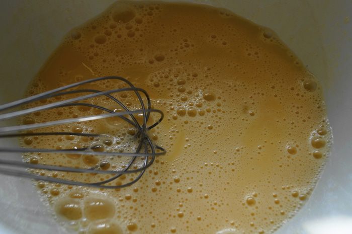 Тонкие блинчики с творогом и вишней