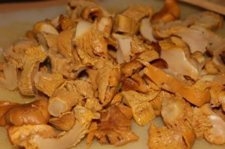 Осенний пирог с лисичками на картофельном тесте