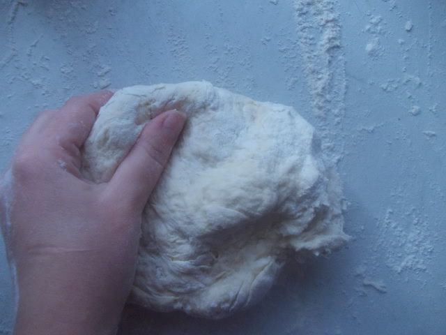 Мини-пироги с квашеной капустой и грибами