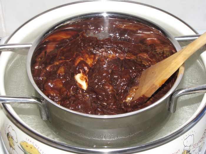 Шоколадная помадка с орехами