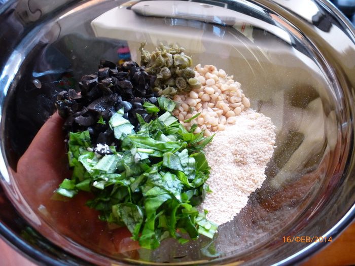 Спагетти с фаршированными томатами