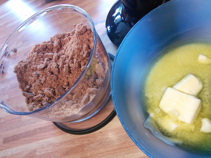 Кремовый чизкейк с клубничным соусом