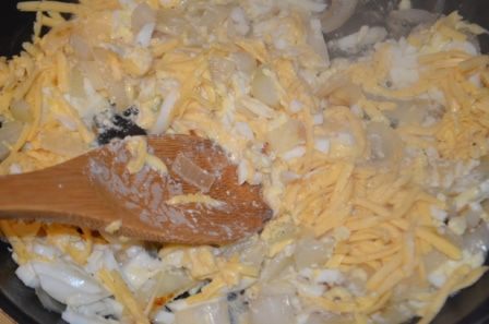 Паста под луково-яичным соусом