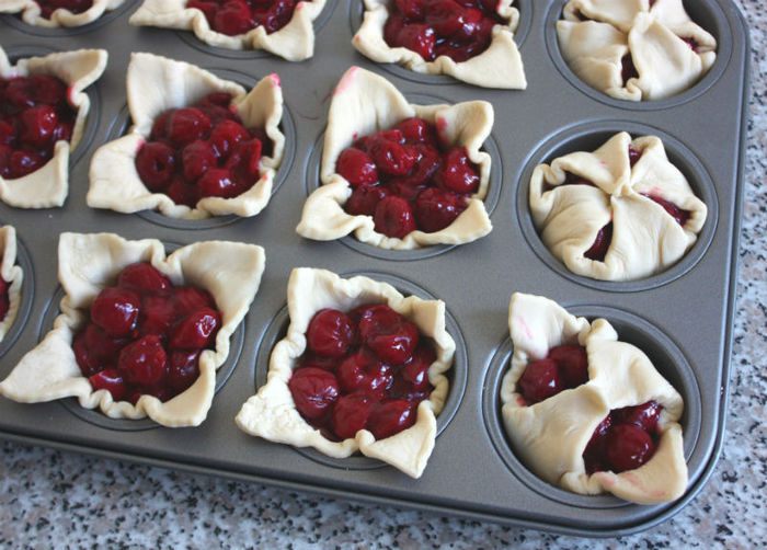 Пирожки с вишней