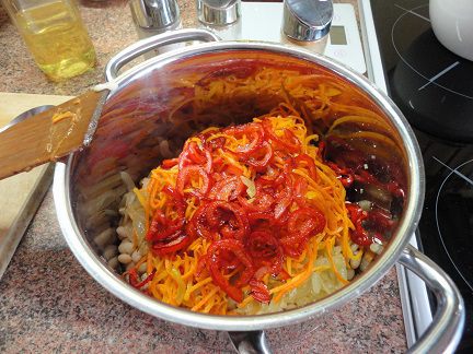 Теплый салат из белой фасоли