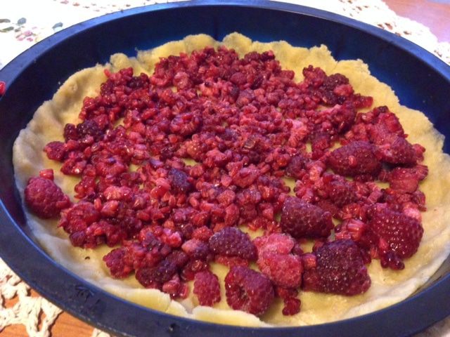 Тарт с малиной и заварным медовым кремом