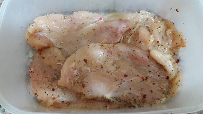 Курица запеченная с брокколи и сыром