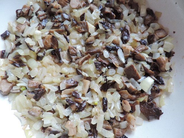 Картофельно-тыквенный рулет с вешенками